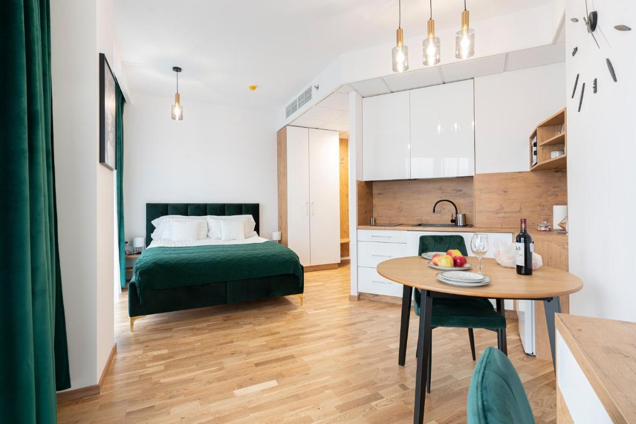 Apartamenty Wola Tower Varşova Dış mekan fotoğraf