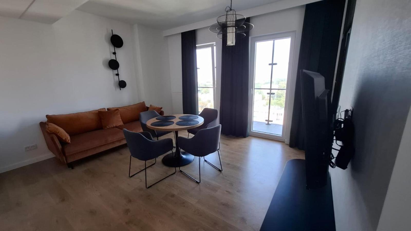 Apartamenty Wola Tower Varşova Dış mekan fotoğraf