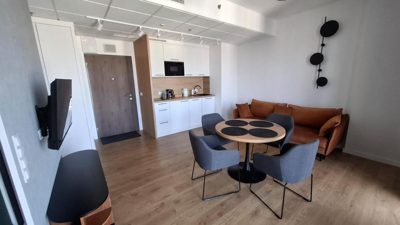 Apartamenty Wola Tower Varşova Dış mekan fotoğraf